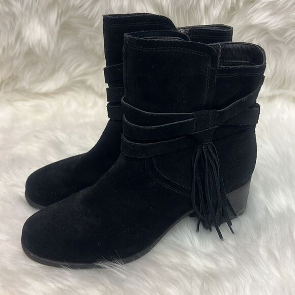 Koolaburra by UGG Women's Kenz Black Suede Tassel Ankle Boots, Size 9 D23 - Picture 4 of 12